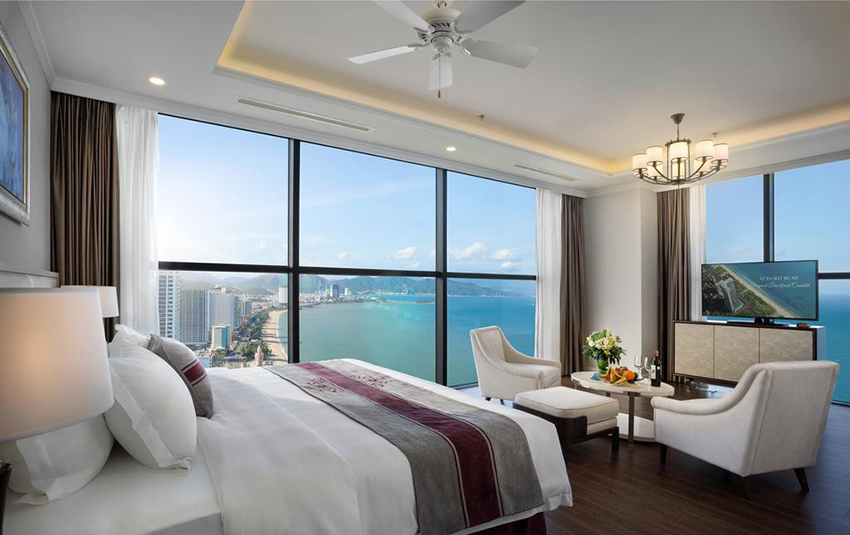 Căn phòng nghỉ khách sạn 5 sao nghỉ dưỡng với view biển đỉnh cao giúp du khách nghỉ ngơi tại đây có một trải nghiệm thư giãn đẳng cấp