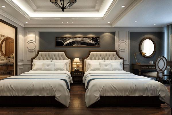 Nội thất phòng ngủ 2 giường đôi có cách bố trí ánh sáng hợp lý tạo không gian ấm cúng